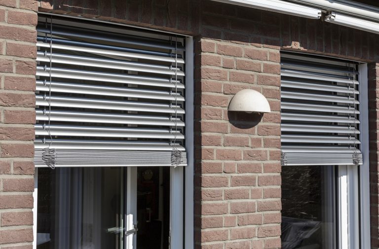 Professionell installierter Sonnenschutz für Fenster von Franke & Borucki
